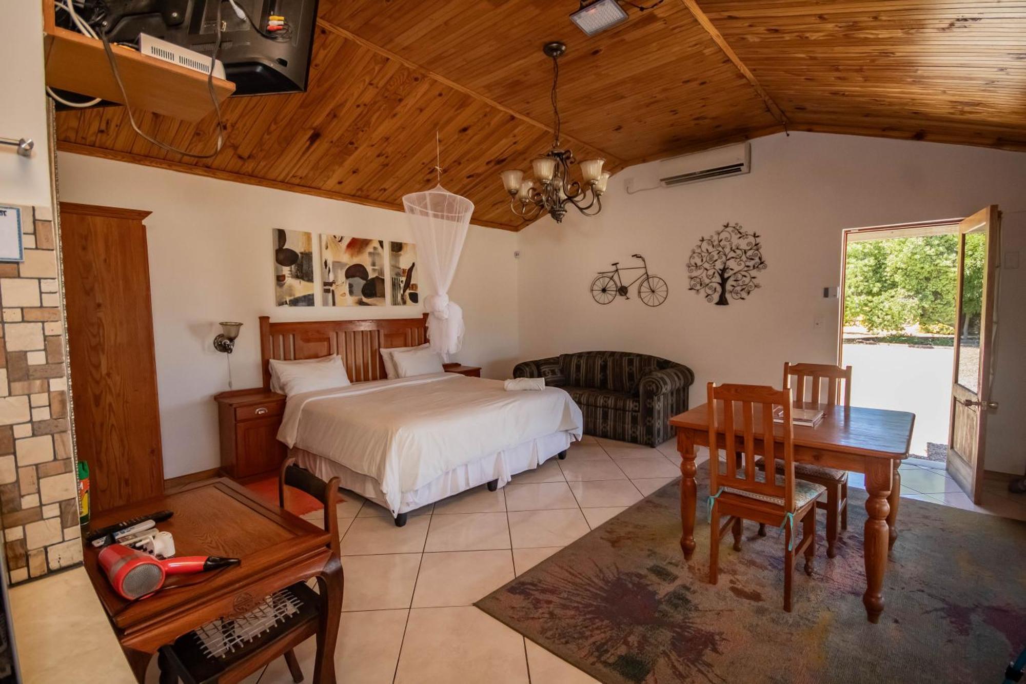 Tarantula Guest House Calvinia Extérieur photo