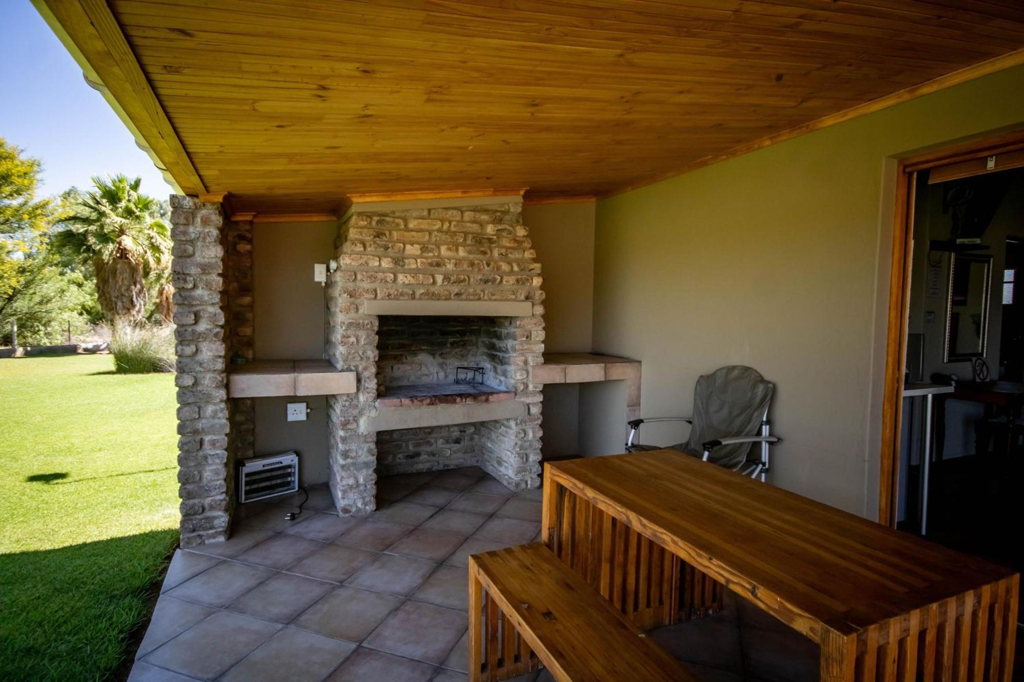 Tarantula Guest House Calvinia Extérieur photo